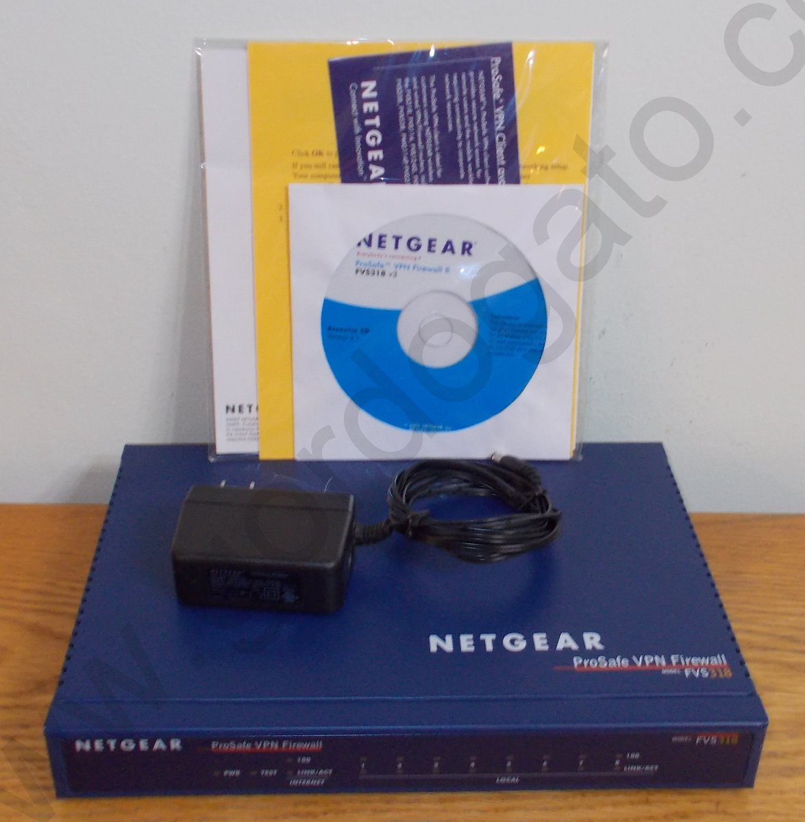 Netgear FVS318 v3 ProSafe VPN Firewall 8 Port Router (FVS318) w/ Install CD
