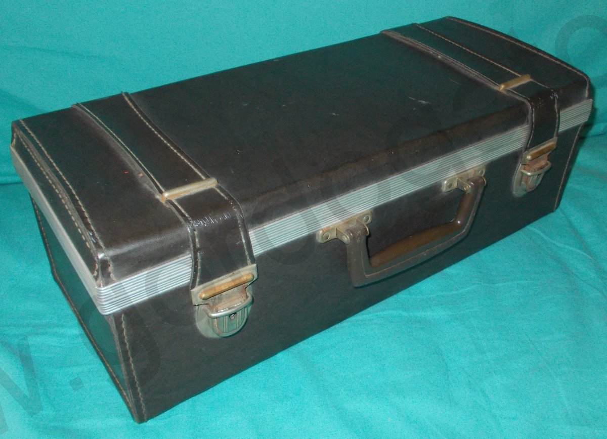 Portable 8-Track Cassette Carrying Case 24 Tapes, Brown Faux Leather, Red Felt - Image 4