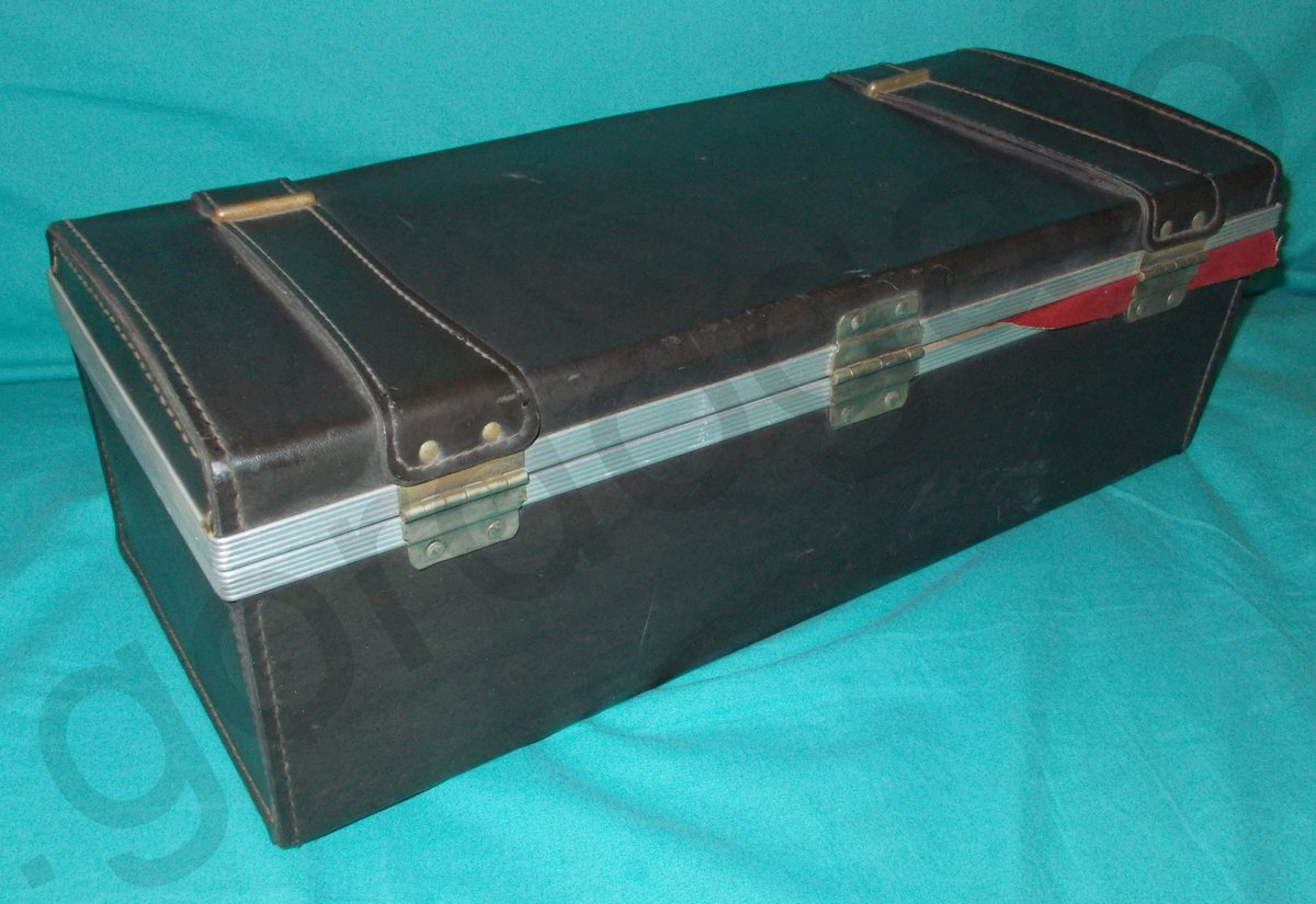 Portable 8-Track Cassette Carrying Case 24 Tapes, Brown Faux Leather, Red Felt - Image 5
