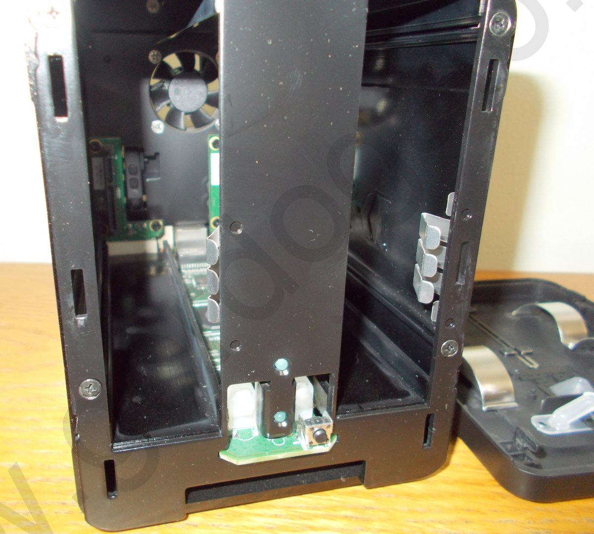 D-Link Dlink DNS-323 DNS323 Network Attached Storage Diskless Gigabit NAS SATA - Image 3