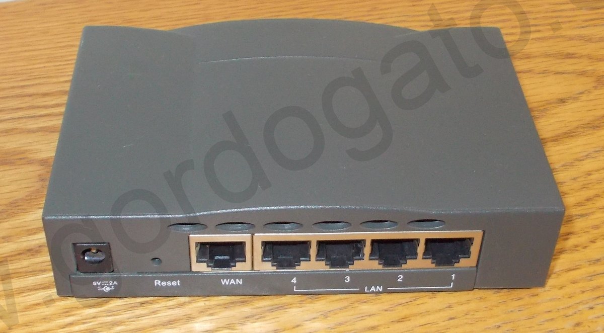 SMC Barricade SMC7004VBR Wired Fast Ethernet (10/100) 4 Port Firewall Router w/ AC Adapter - Image 2