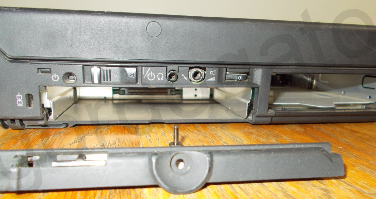 Lot of 2 IBM Thinkpad Laptop Notebook Computer PCs for PARTS REPAIR 770Z & 770E - Image 7