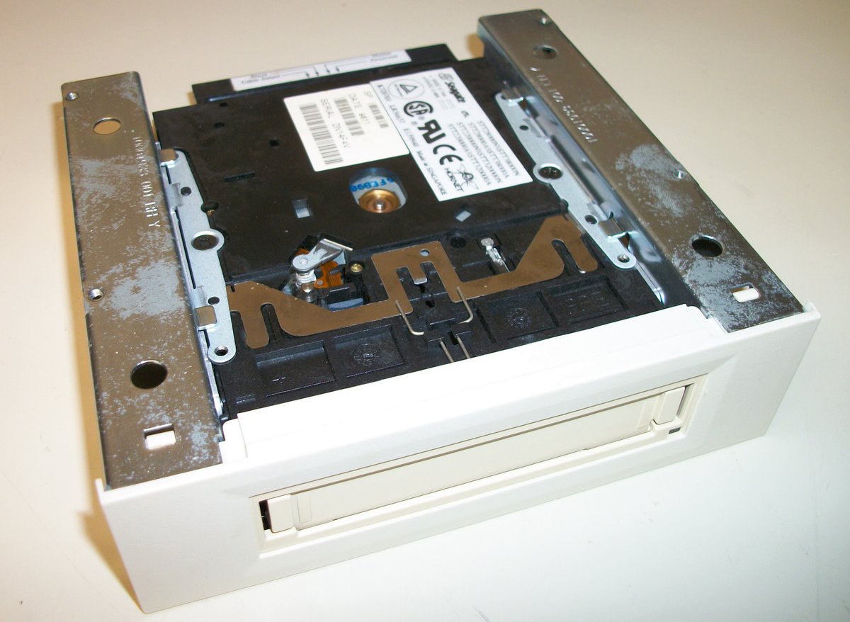 Seagate 4/8GB Travan Hornet Internal IDE Tape Backup Drive STT28000N 1998 5.25"