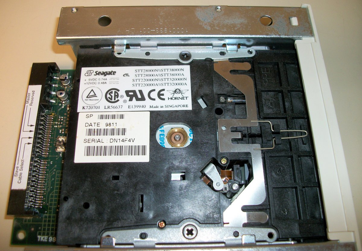 Seagate 4/8GB Travan Hornet Internal IDE Tape Backup Drive STT28000N 1998 5.25" - Image 2