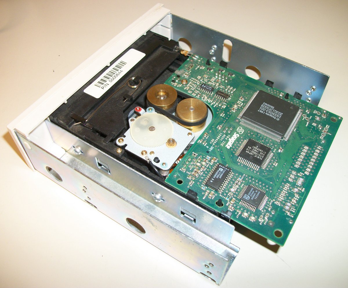 Seagate 4/8GB Travan Hornet Internal IDE Tape Backup Drive STT28000N 1998 5.25" - Image 5