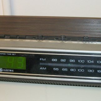 GE General Electric Model 7-4655A Vintage AM/FM Clock Radio Made in Singapore