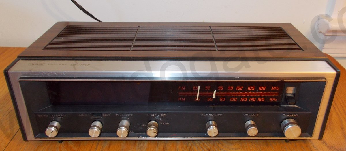 Sears AM-FM DIGI/TREK Digital Clock Radio - Image 2