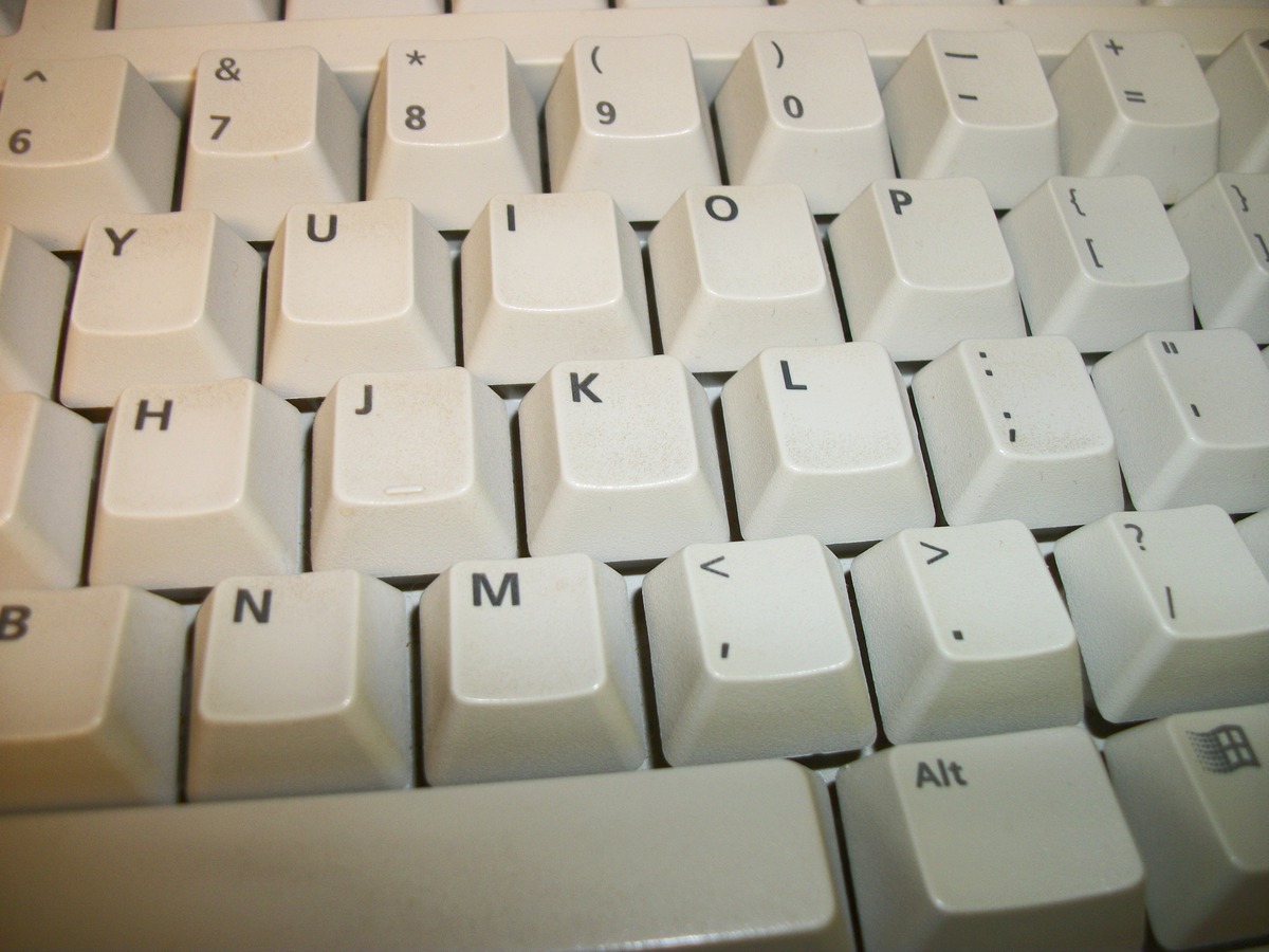 BTC Model 5140 Windows Keys PS/2 PS2 US H01-A Computer Keyboard Made in China - Image 4