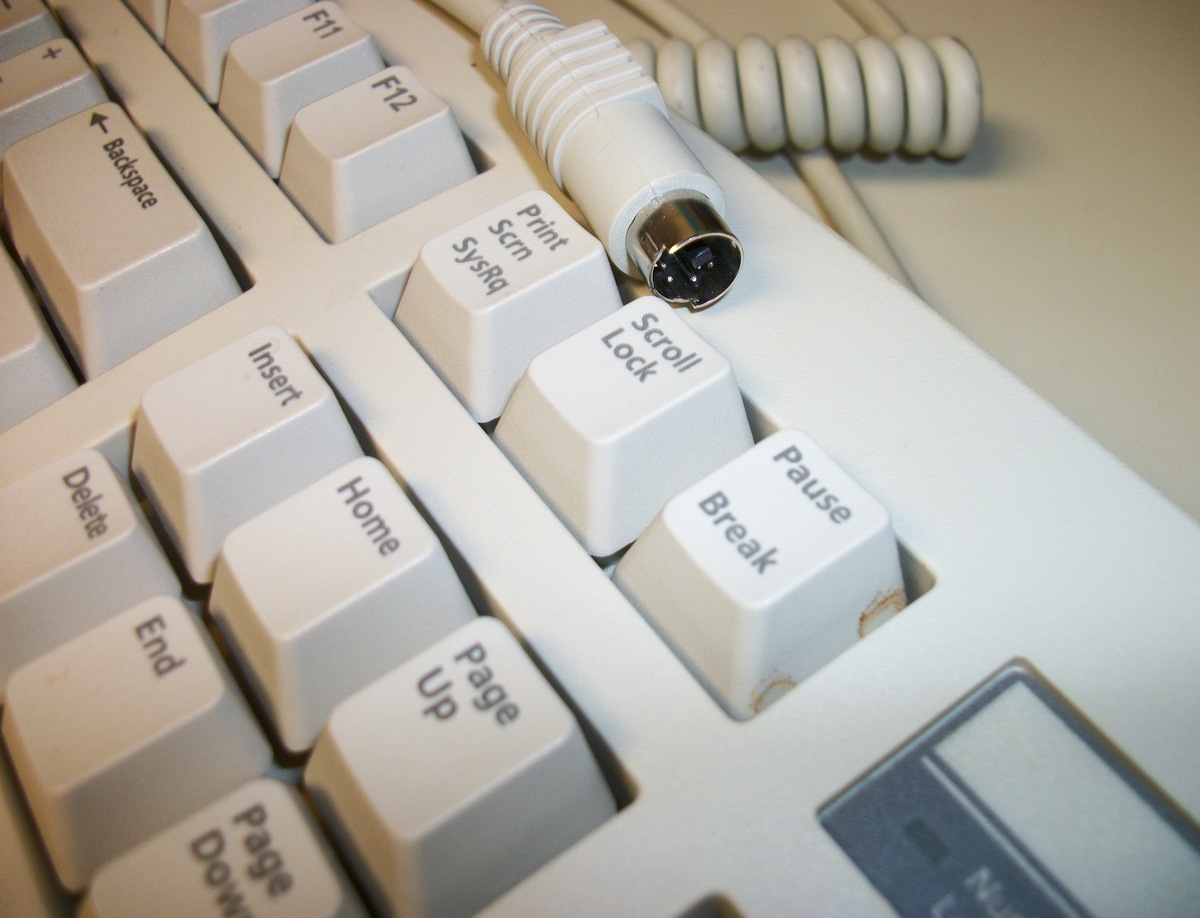 BTC Model 5140 Windows Keys PS/2 PS2 US H01-A Computer Keyboard Made in China - Image 5