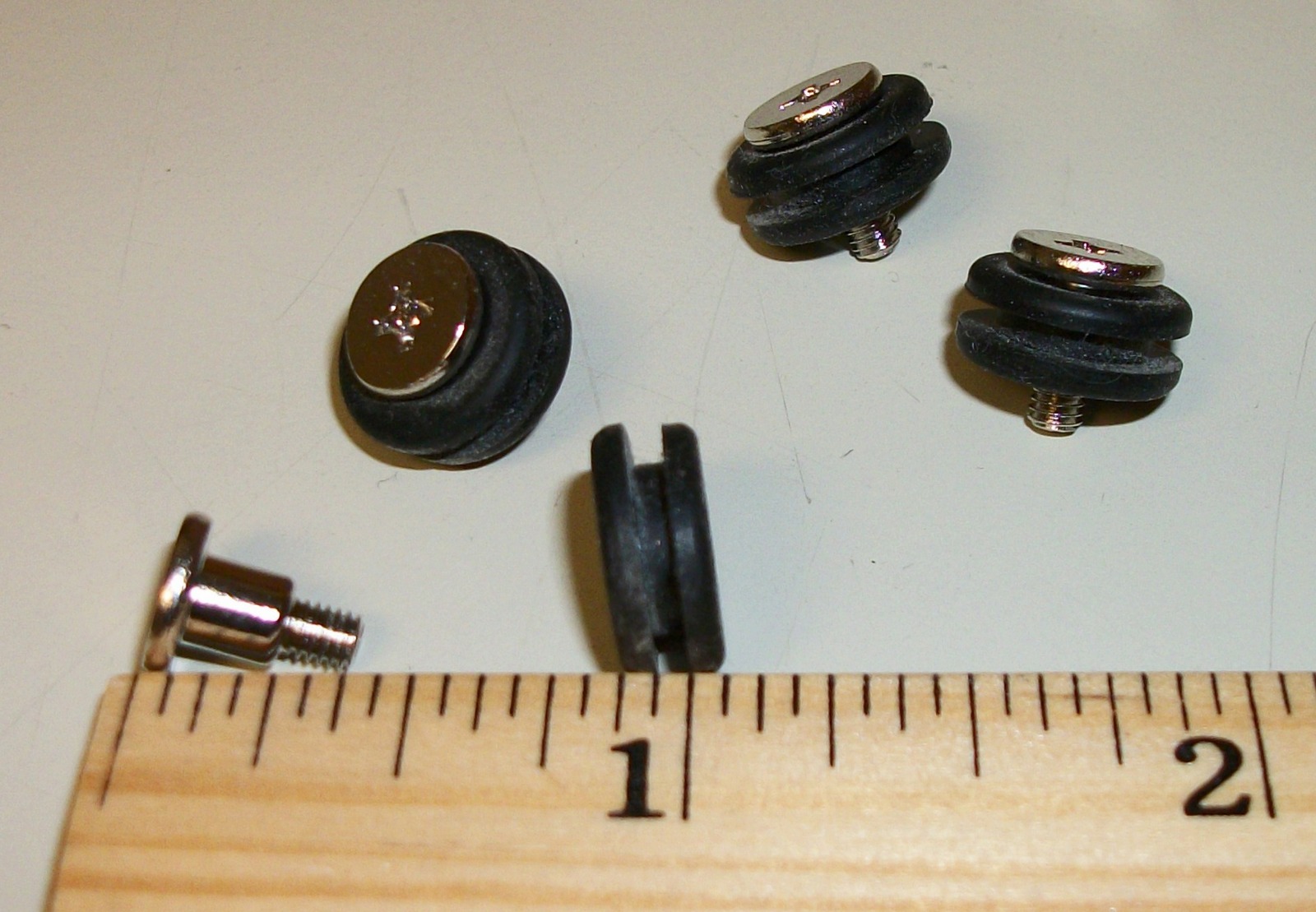 Lot of 4 M3 Thread x 8mm Step Screws w/ Grommets for 2.5" HDD Lian Li PC-9F Case - Image 2