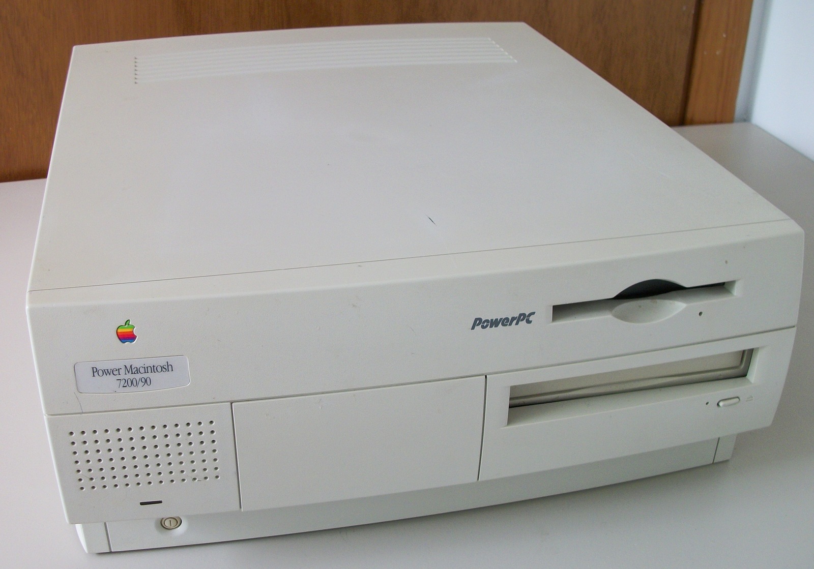 Apple Power Macintosh PowerMac 7200/90 90MHz PowerPC 601 24MB RAM NO HDD