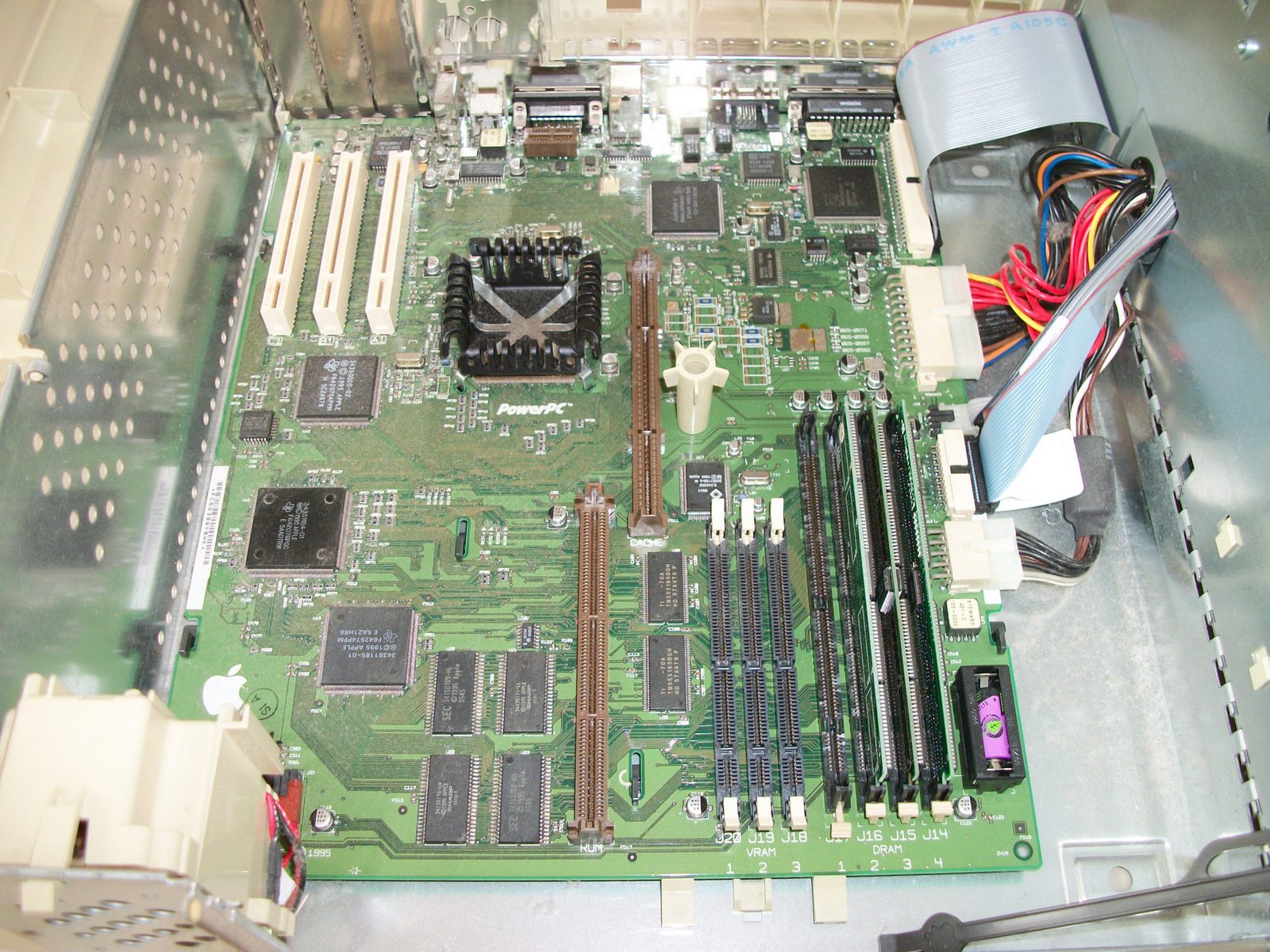 Apple Power Macintosh PowerMac 7200/90 90MHz PowerPC 601 24MB RAM NO HDD - Image 13