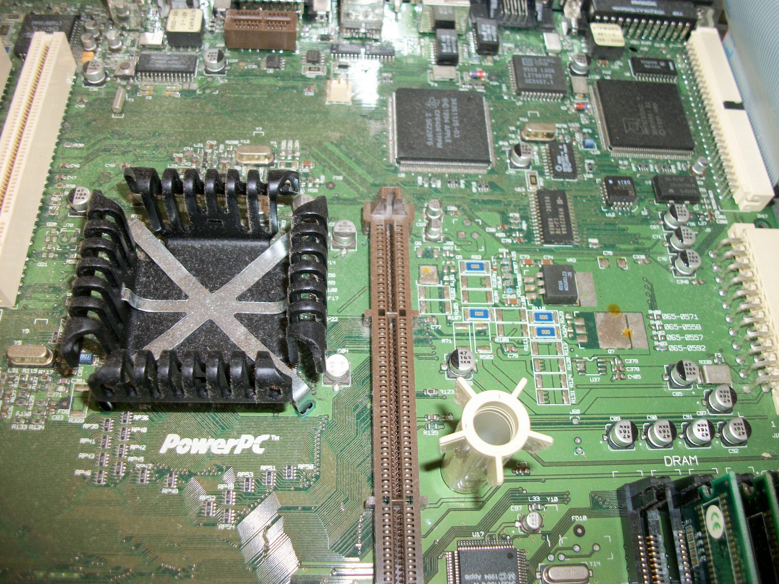 Apple Power Macintosh PowerMac 7200/90 90MHz PowerPC 601 24MB RAM NO HDD - Image 15