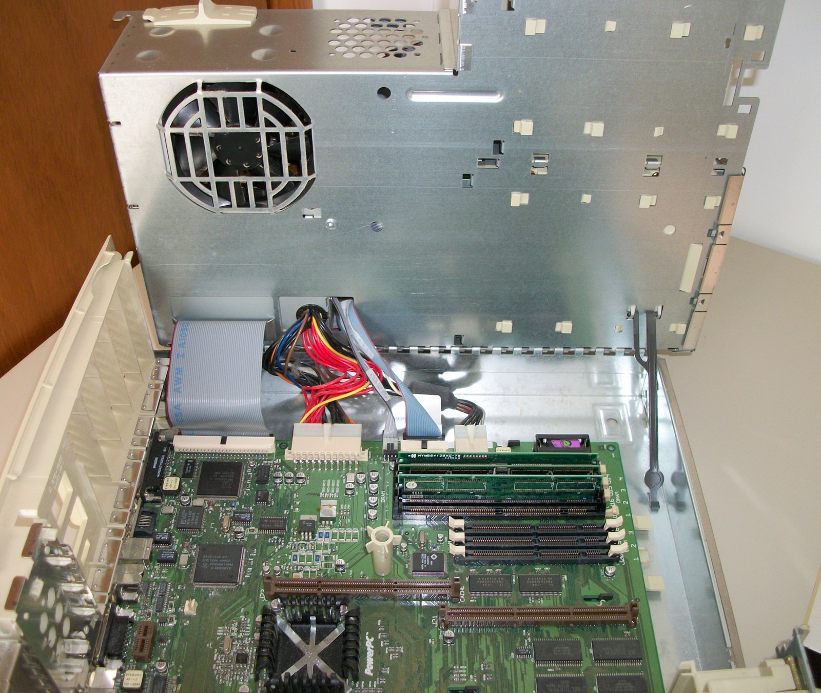 Apple Power Macintosh PowerMac 7200/90 90MHz PowerPC 601 24MB RAM NO HDD - Image 16