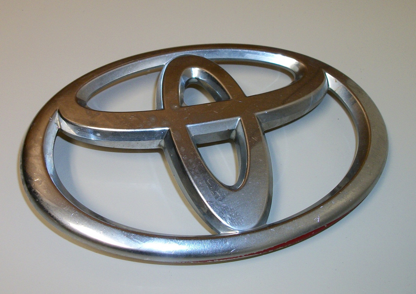 Used Toyota Plastic Chrome Emblem Logo Trim 75311-02180 About 5.5" x 4" No Clips