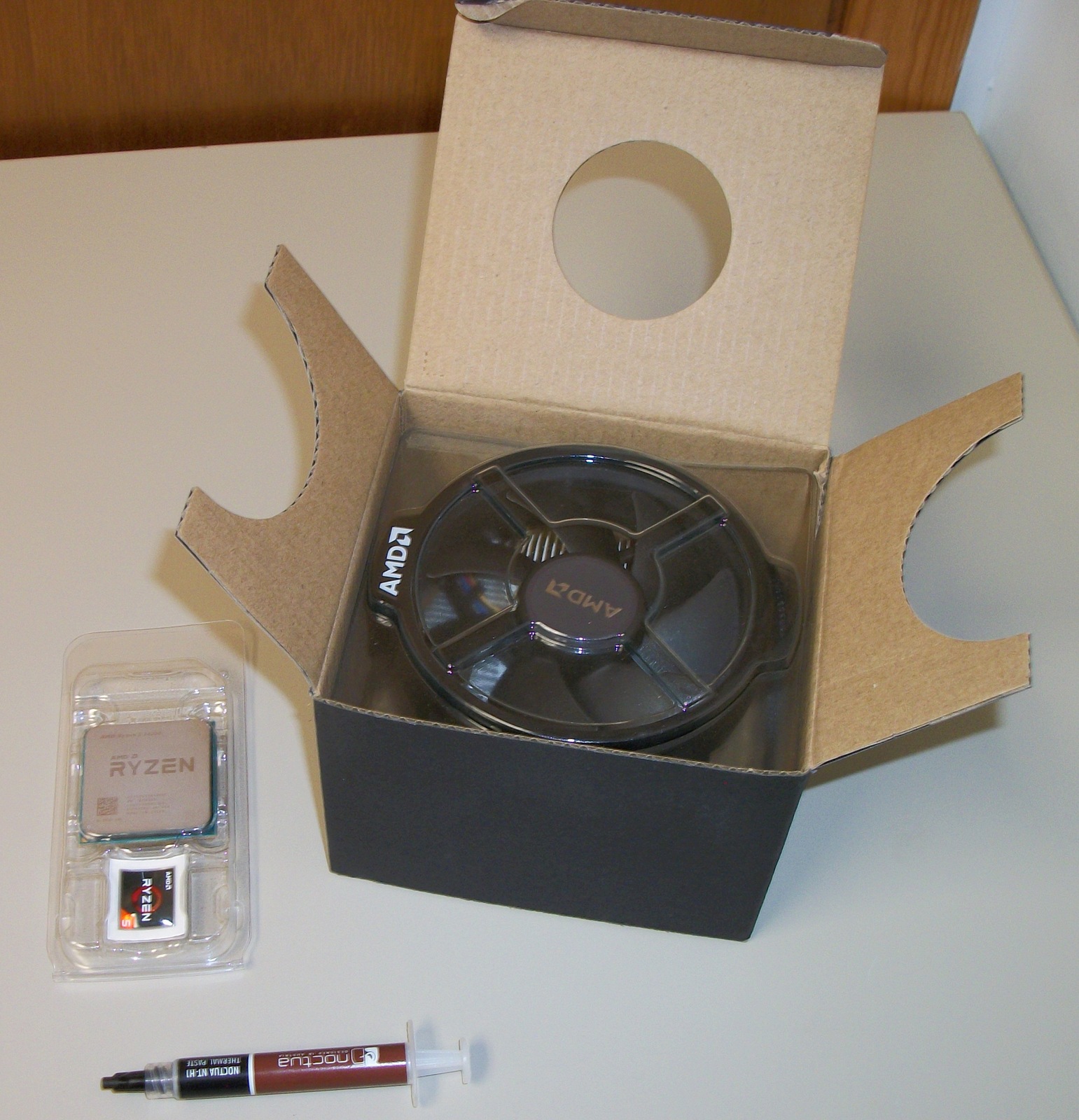 AMD Ryzen 5 2400G APU CPU Socket AM4 Processor YD2400C5M4MFB w/ Heatsink, Fan