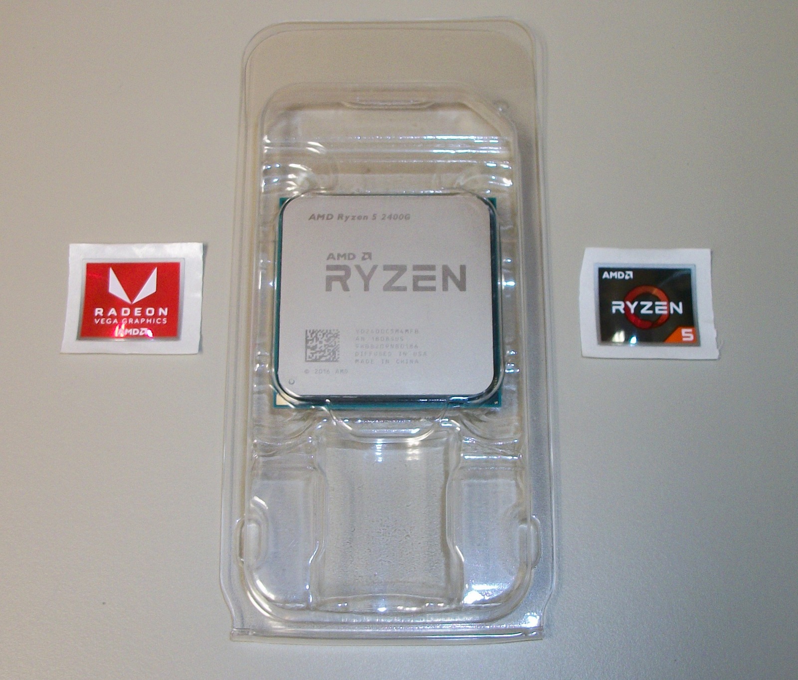 AMD Ryzen 5 2400G APU CPU Socket AM4 Processor YD2400C5M4MFB w/ Heatsink, Fan - Image 2