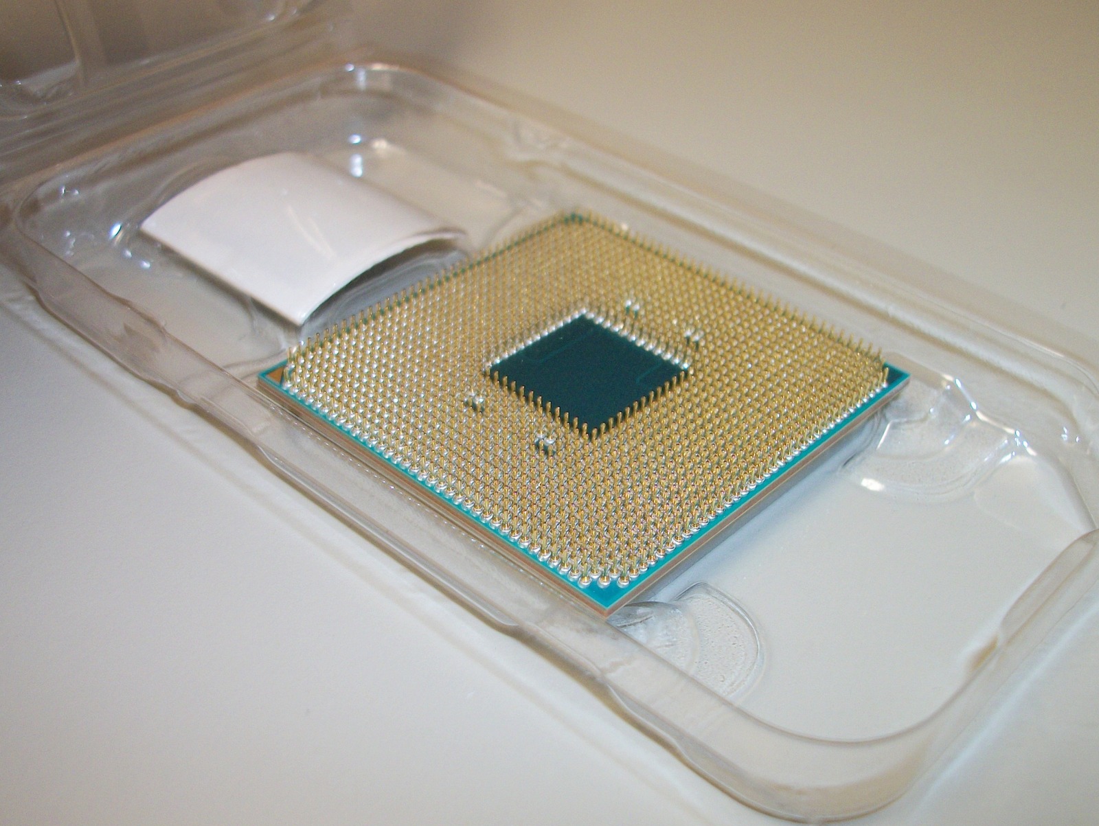 AMD Ryzen 5 2400G APU CPU Socket AM4 Processor YD2400C5M4MFB w/ Heatsink, Fan - Image 3