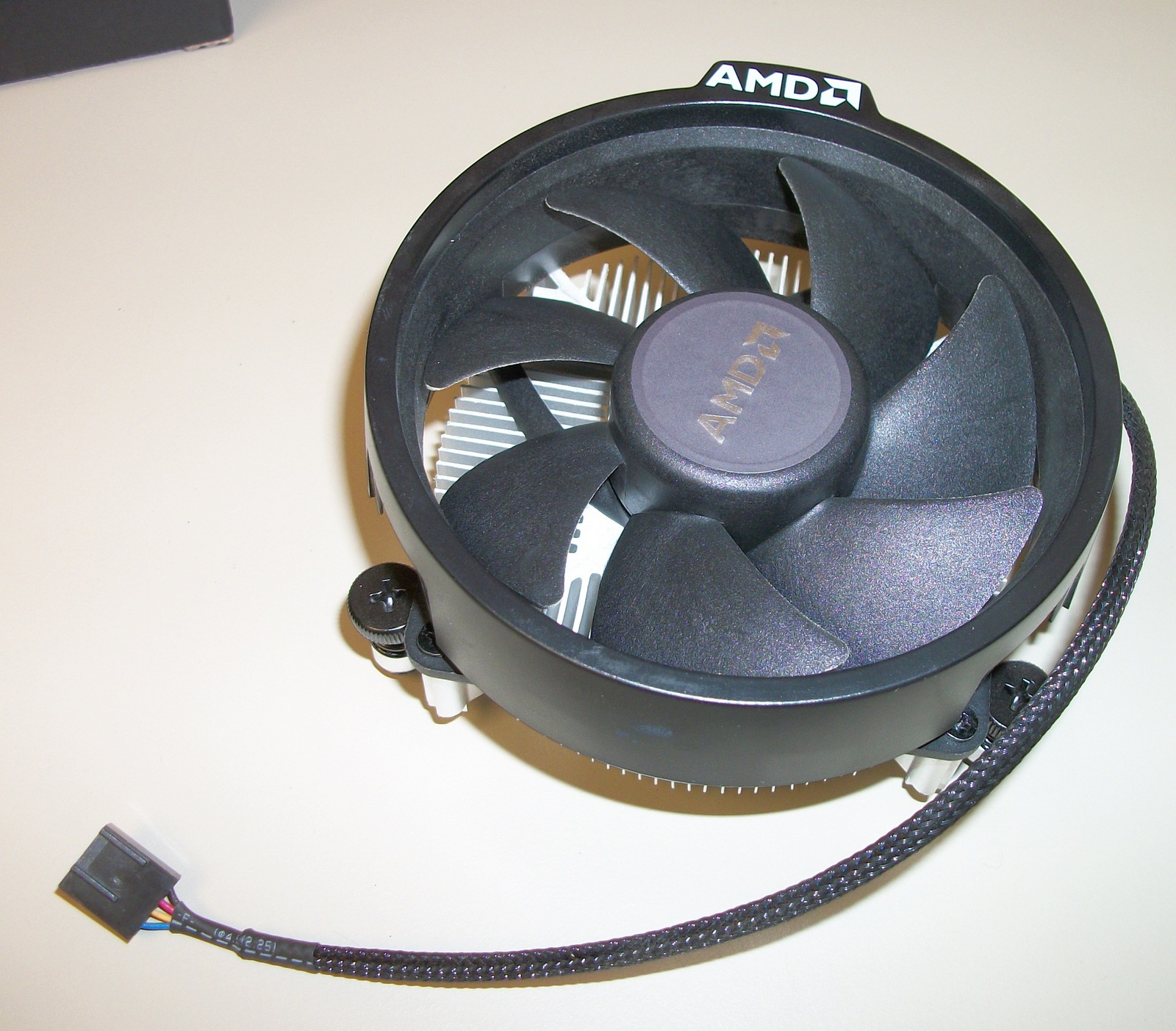 AMD Ryzen 5 2400G APU CPU Socket AM4 Processor YD2400C5M4MFB w/ Heatsink, Fan - Image 5