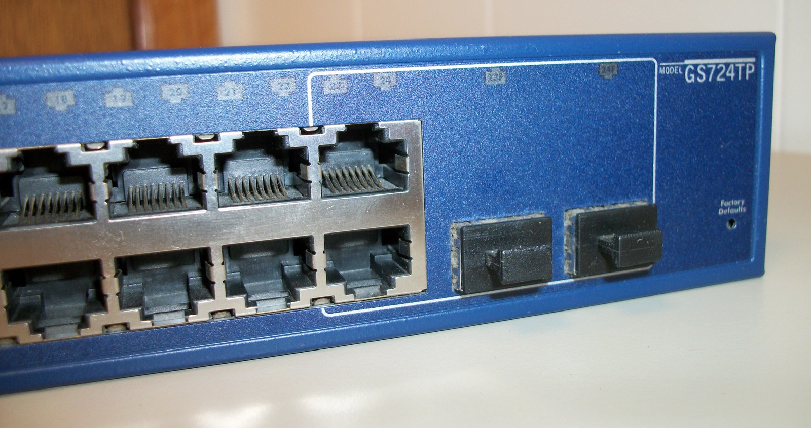 Netgear ProSafe GS724TP 24 Port Gigabit PoE SFP Wired Rack Mount Network Switch - Image 4