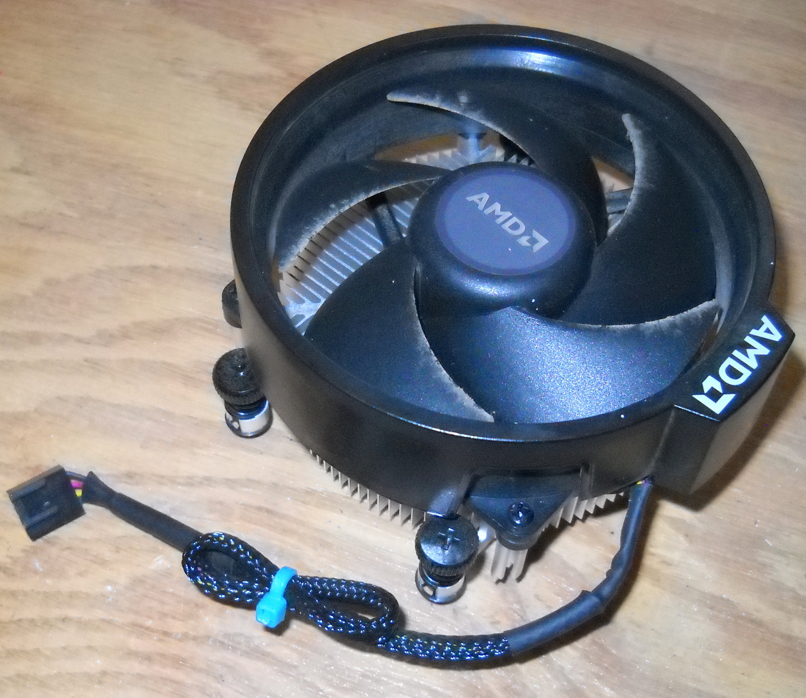 AMD Ryzen 5 2400G APU CPU Socket AM4 Processor YD2400C5M4MFB w/ Heatsink, Fan - Image 3