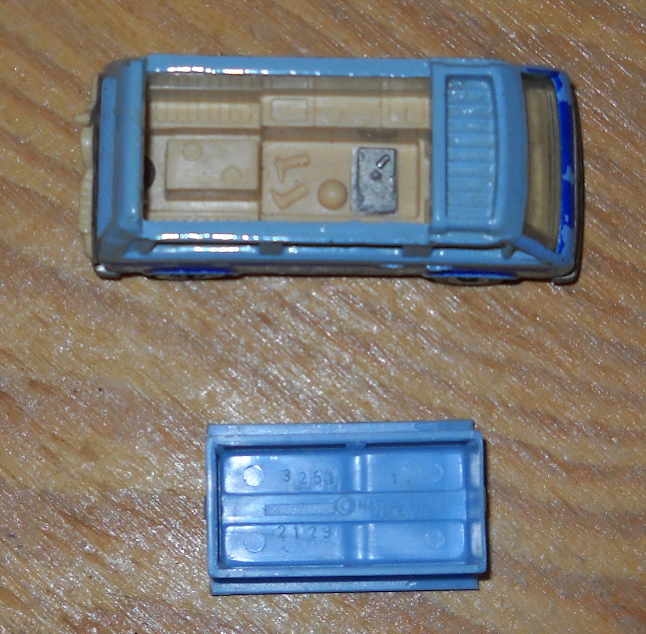 1:64 Replica 2 Tone Blue Volkswagen VW Hot Wheels Mattel Toy Van Sunagon 1981 - Image 5