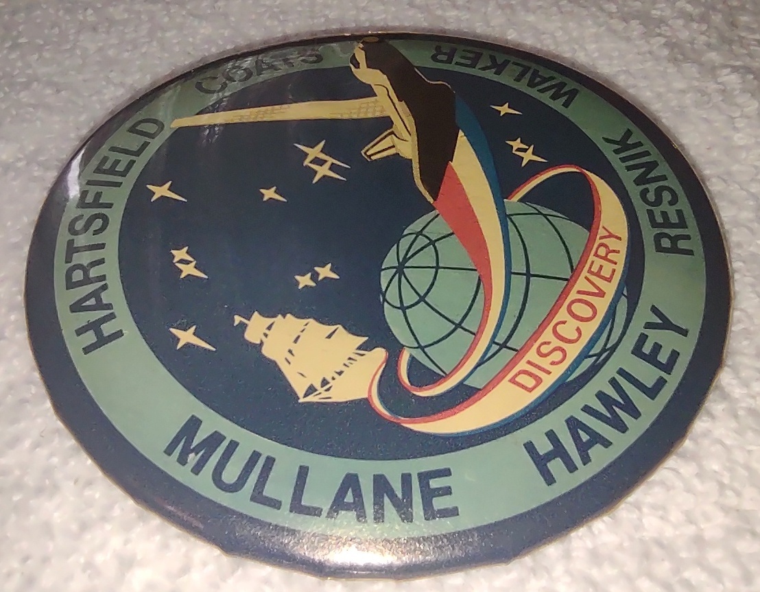 NASA Space Shuttle Discovery 1st Flight STS-41D 3" Metal Pin Button Badge 1984 - Image 4