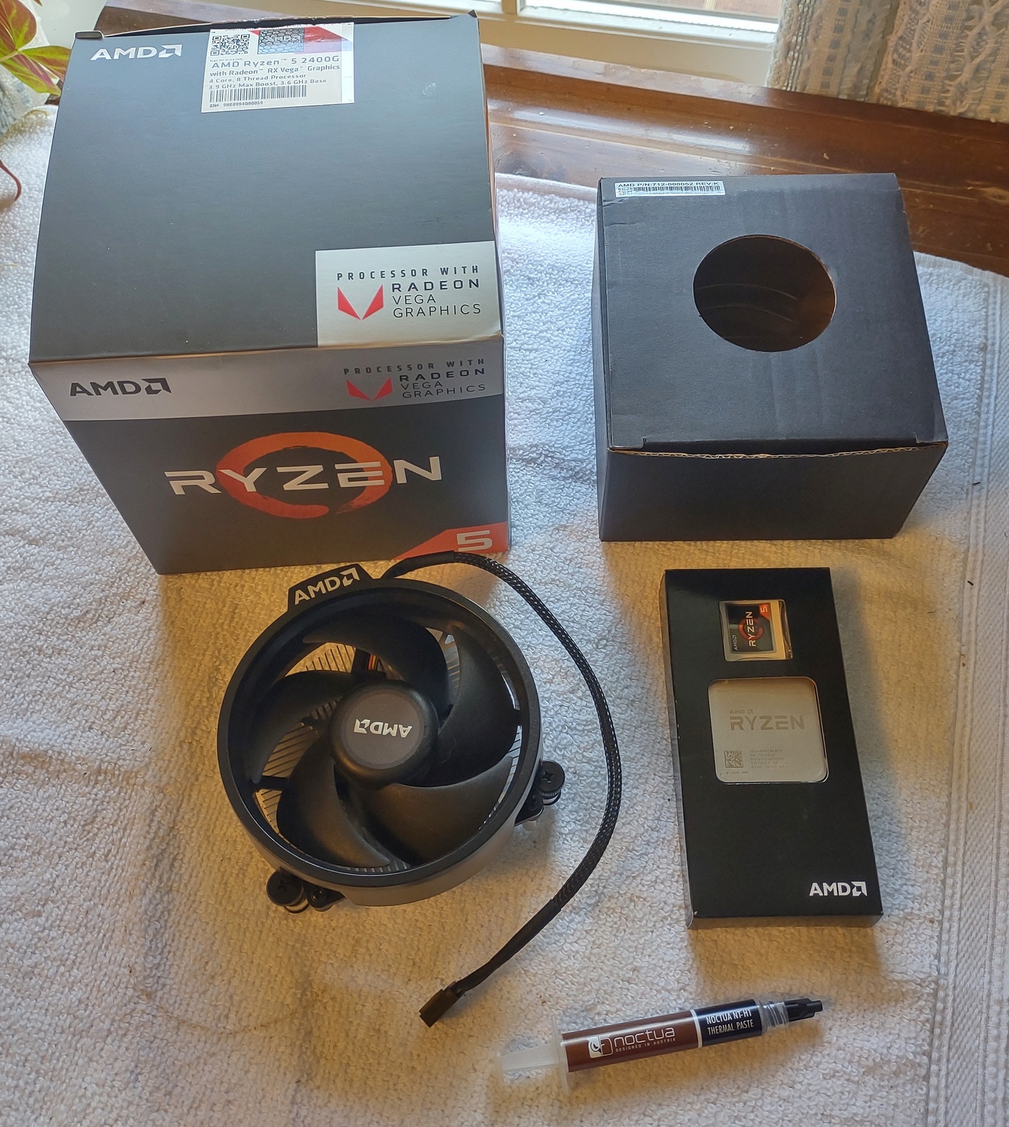 AMD Ryzen 5 2400G APU CPU Socket AM4 Processor YD2400C5FBBOX w/ Heatsink, Fan