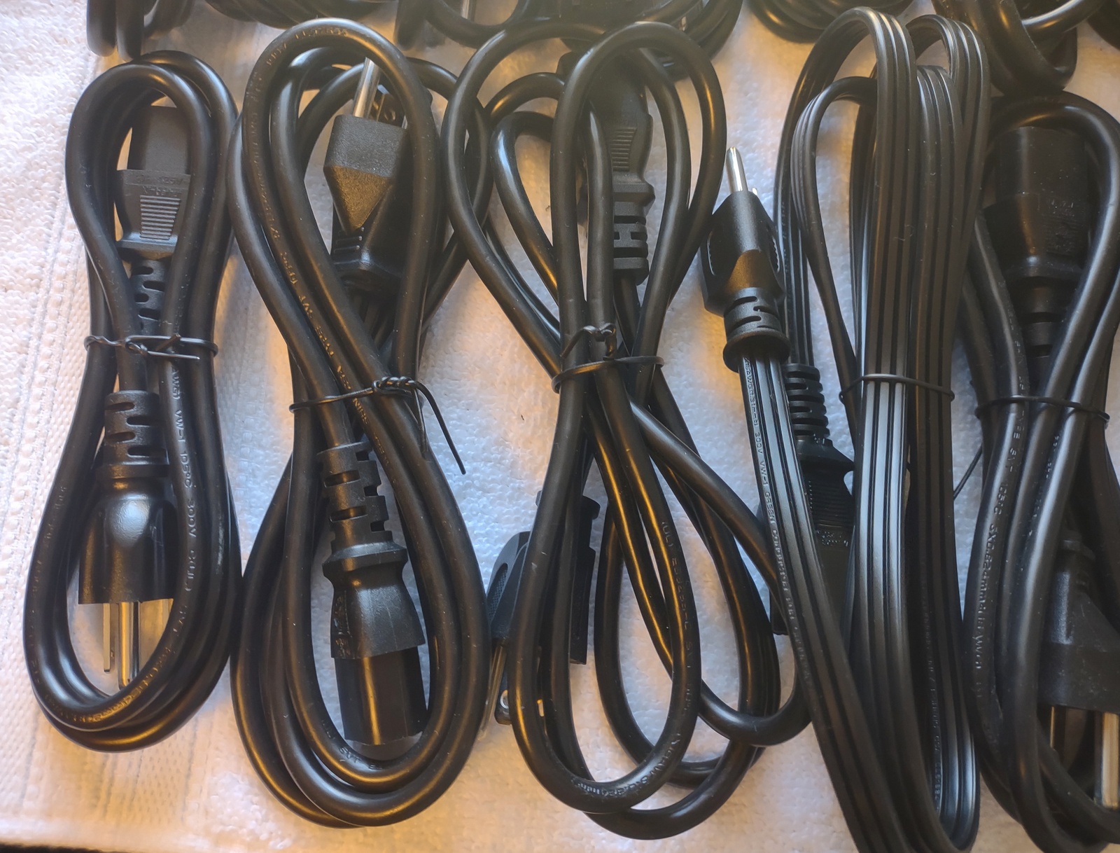 Lot of 20 New Black Standard PC/Monitor/Computer Power Cable Cords 6' 4' - Image 5