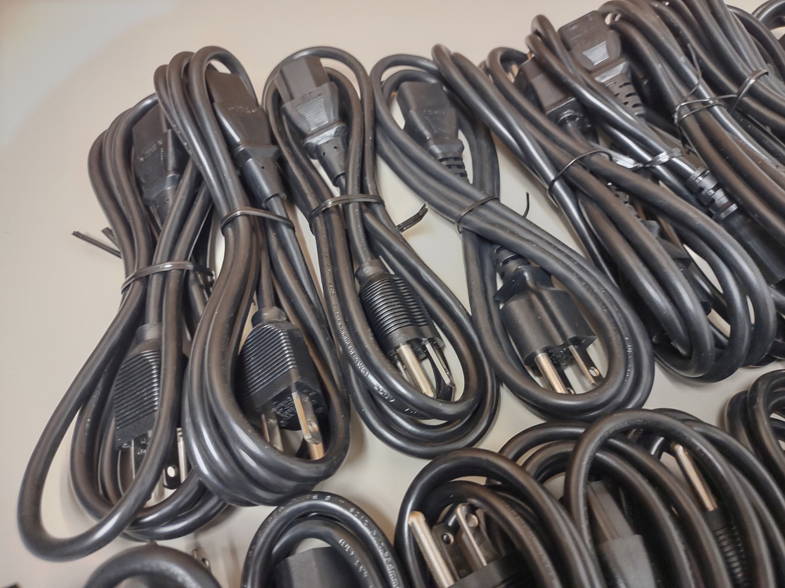 Lot of 20 New Black Standard PC/Monitor/Computer Power Cable Cords 6' 4' - Image 3
