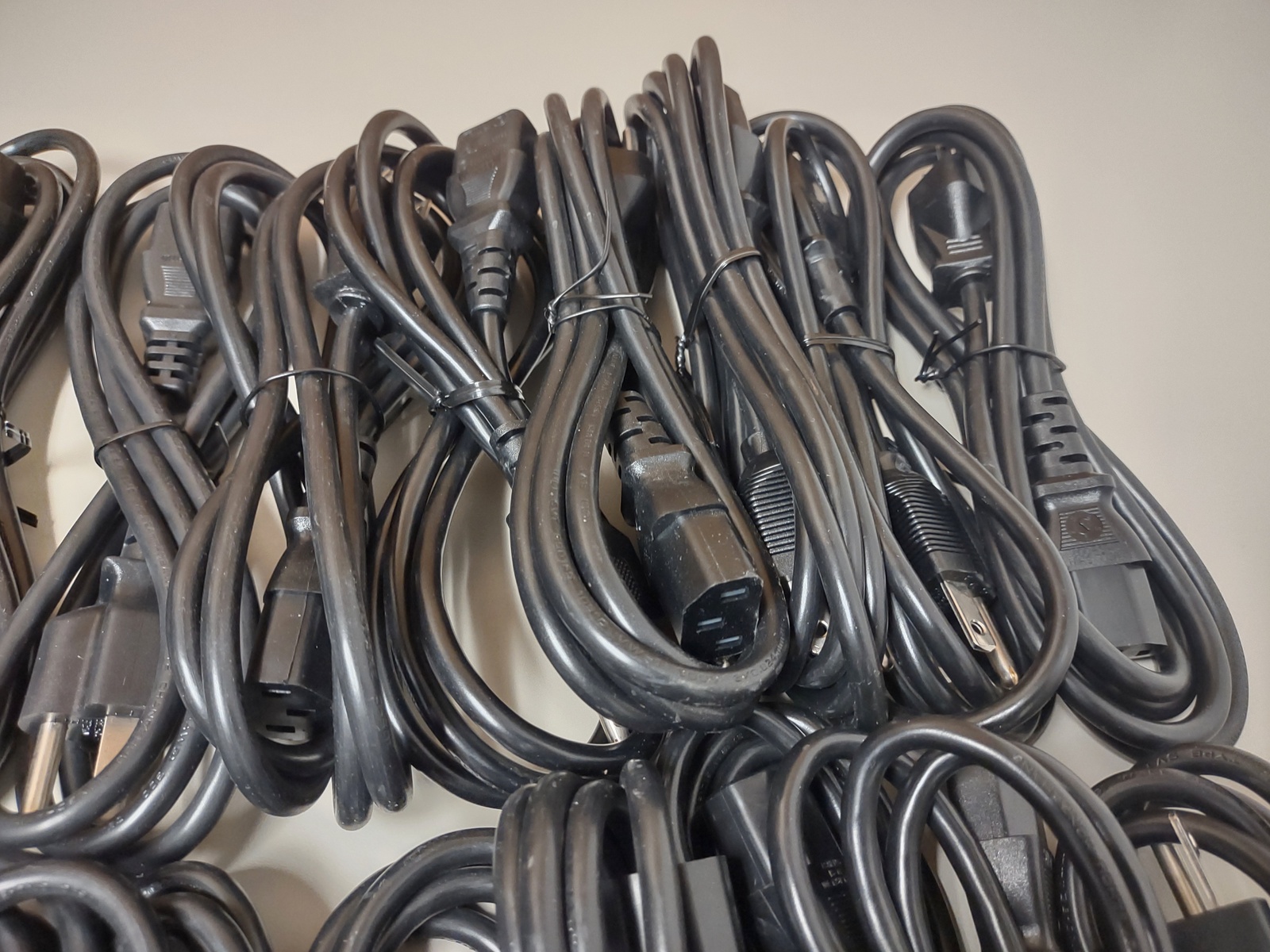 Lot of 20 New Black Standard PC/Monitor/Computer Power Cable Cords 6' 4' - Image 4