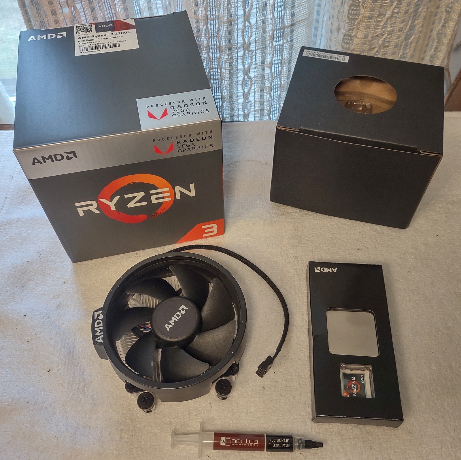 AMD Ryzen 3 2200G CPU Socket AM4 Processor Chip YD2200C5FBBOX w/ Heatsink, Fan