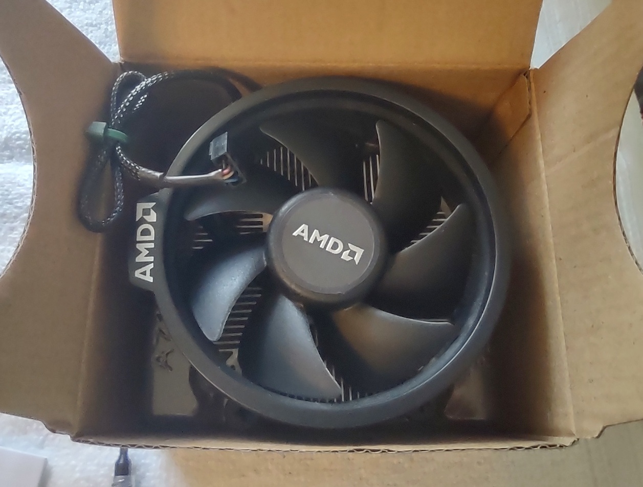 AMD Ryzen 5 2400G APU CPU Socket AM4 Processor YD2400C5FBBOX w/ Heatsink, Fan - Image 5