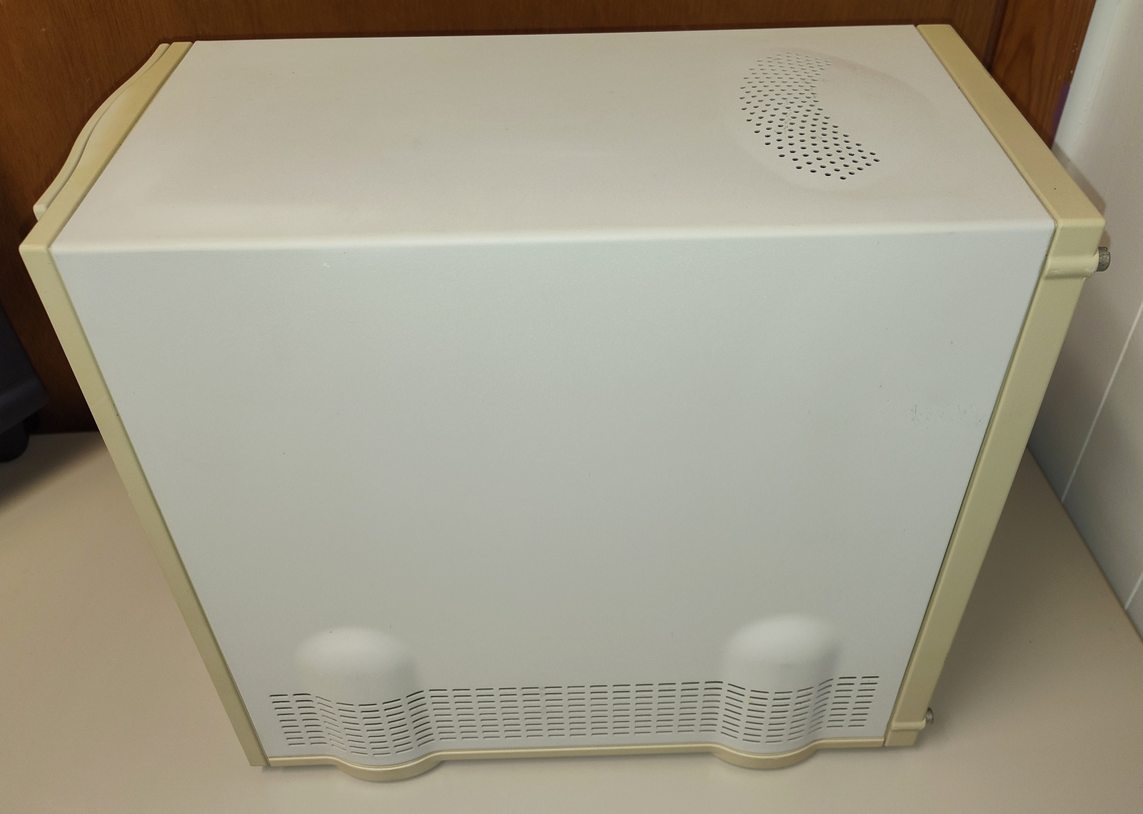 Apple Power Macintosh PowerMac 8500/120 120MHz PowerPC 604 128MB RAM 1GB SCSI HDD - Image 4