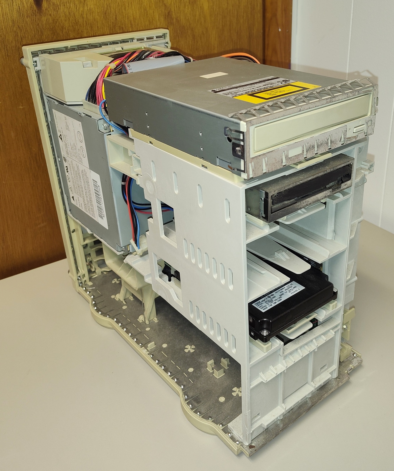 Apple Power Macintosh PowerMac 8500/120 120MHz PowerPC 604 128MB RAM 1GB SCSI HDD - Image 13