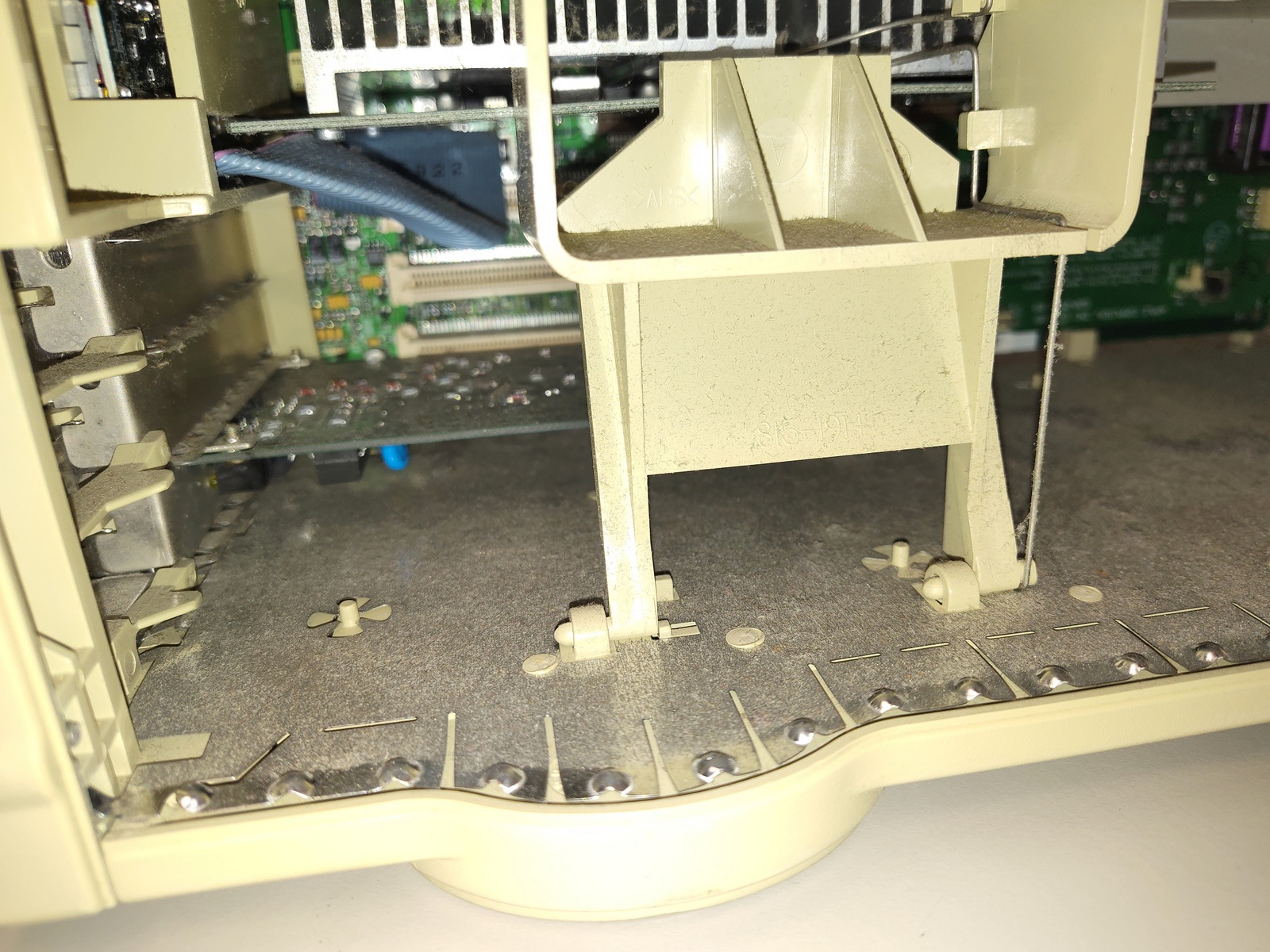 Apple Power Macintosh PowerMac 8500/120 120MHz PowerPC 604 128MB RAM 1GB SCSI HDD - Image 19