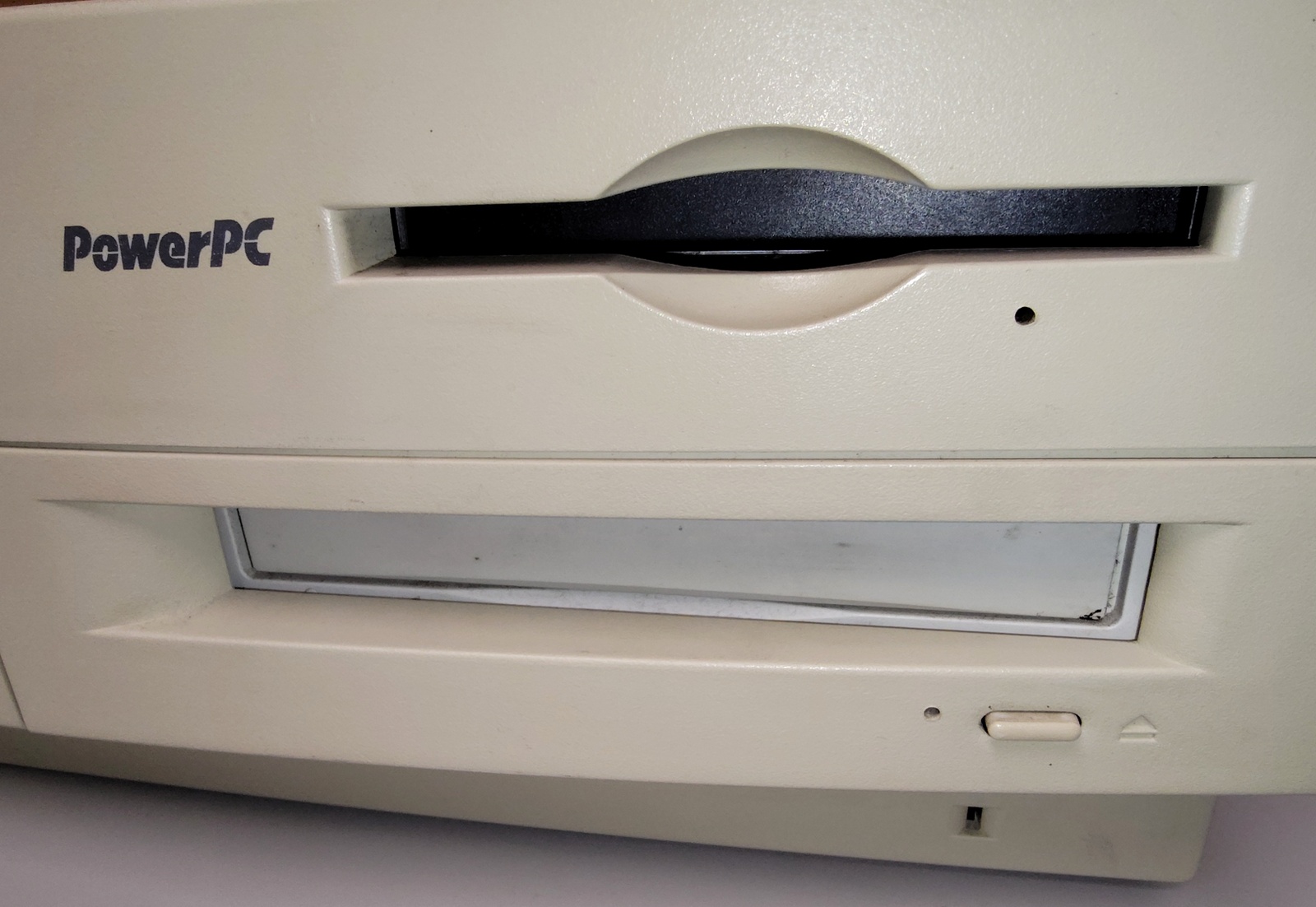 Apple Power Macintosh PowerMac 7100/80 80MHz PowerPC 601 72MB RAM 700MB HDD 1994 - Image 2