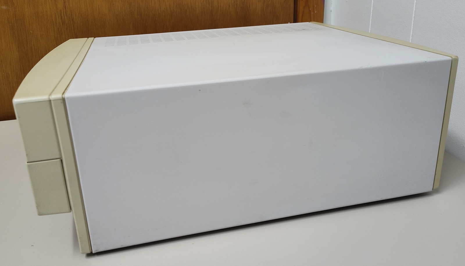 Apple Power Macintosh PowerMac 7100/80 80MHz PowerPC 601 72MB RAM 700MB HDD 1994 - Image 4