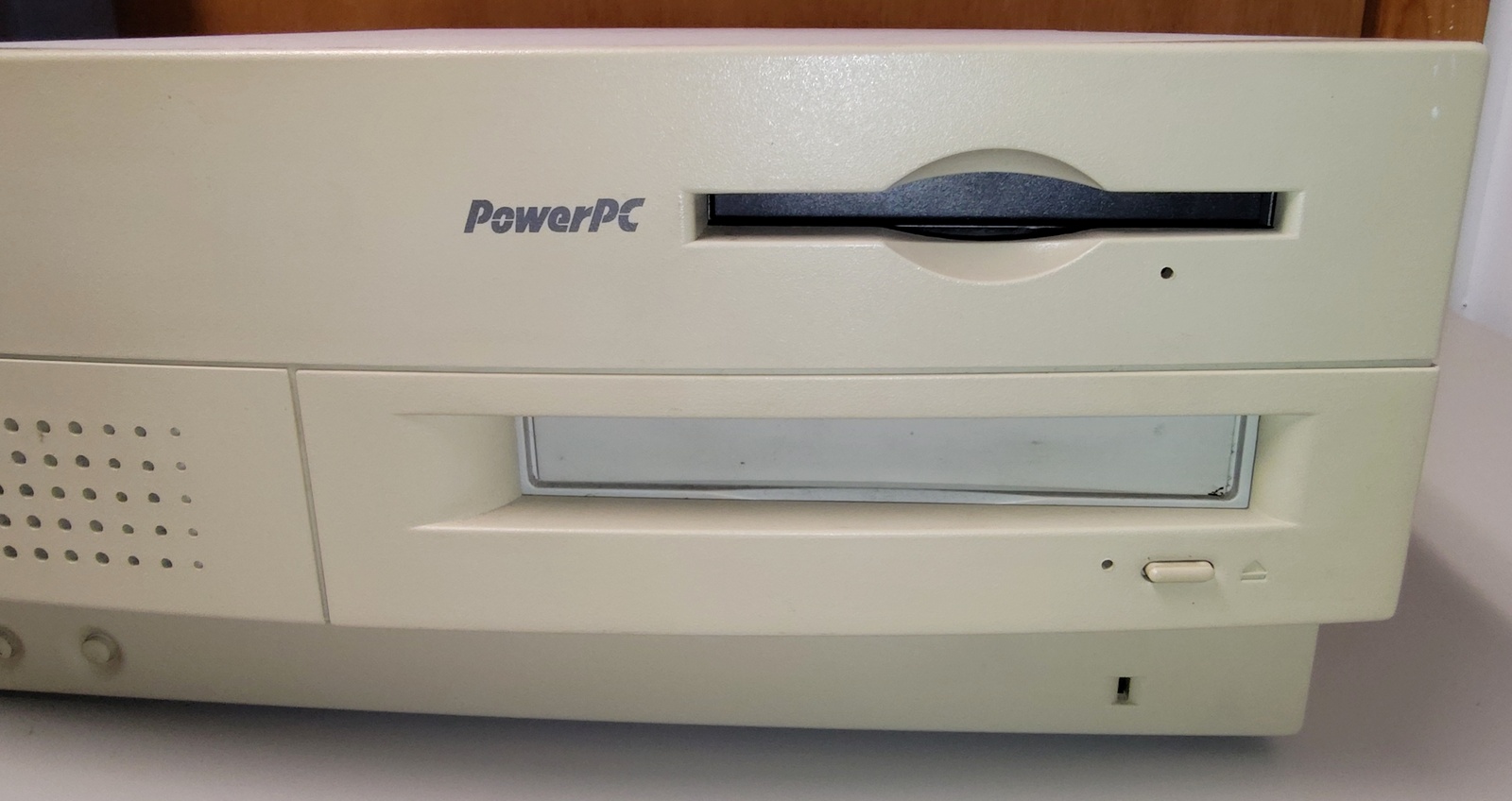 Apple Power Macintosh PowerMac 7100/80 80MHz PowerPC 601 72MB RAM 700MB HDD 1994 - Image 3