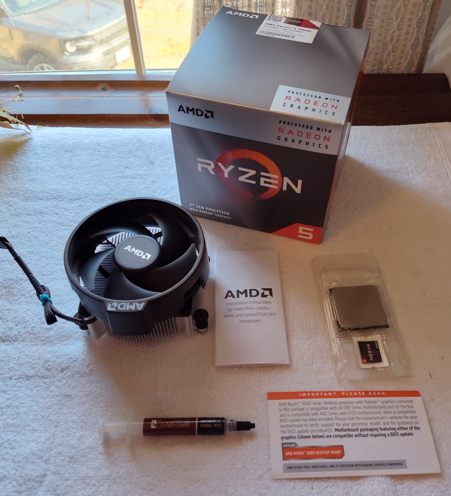 AMD Ryzen 5 3400G CPU APU Socket AM4 Processor YD3400C5FHBOX w/ Heatsink, Fan
