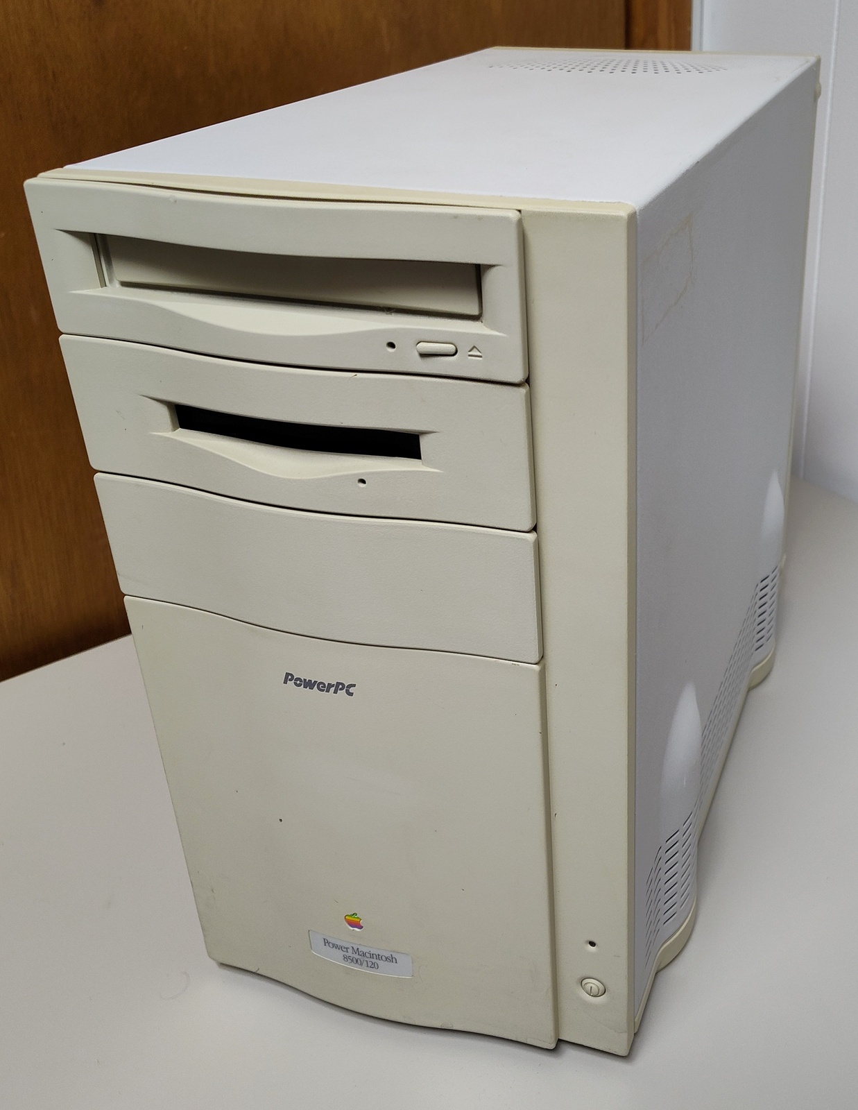Apple Power Macintosh PowerMac 8500/120 120MHz PowerPC 604 ?MB RAM NO HD PARTS!
