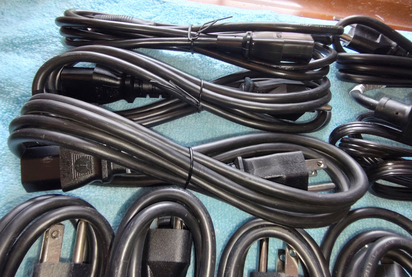 Lot of 13 New Black Standard PC/Monitor/Computer Power Cable Cords 6' 4' - Image 4
