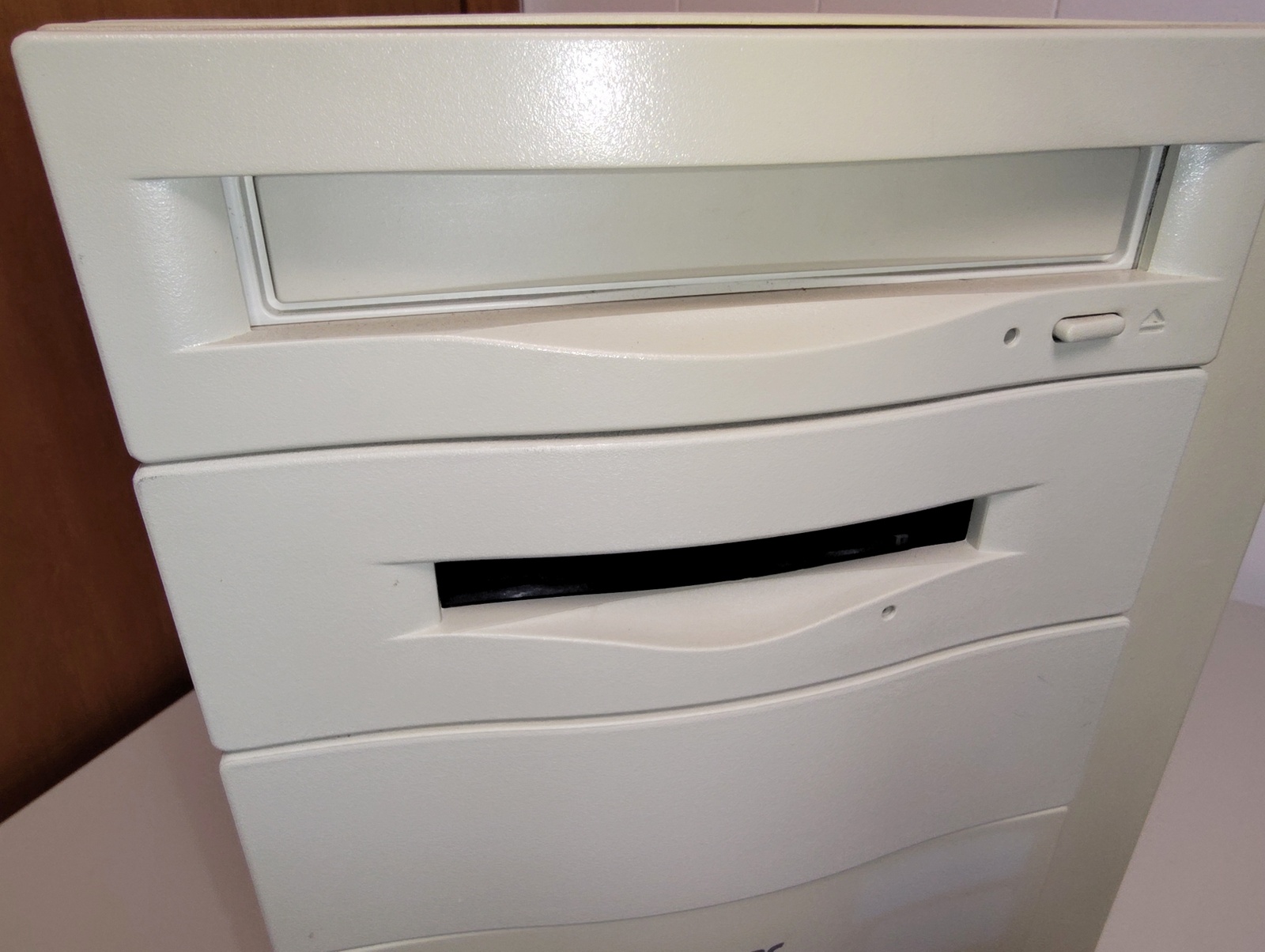 Apple Power Macintosh PowerMac 8500/120 120MHz PowerPC 604 50MB RAM 1GB SCSI HDD - Image 4