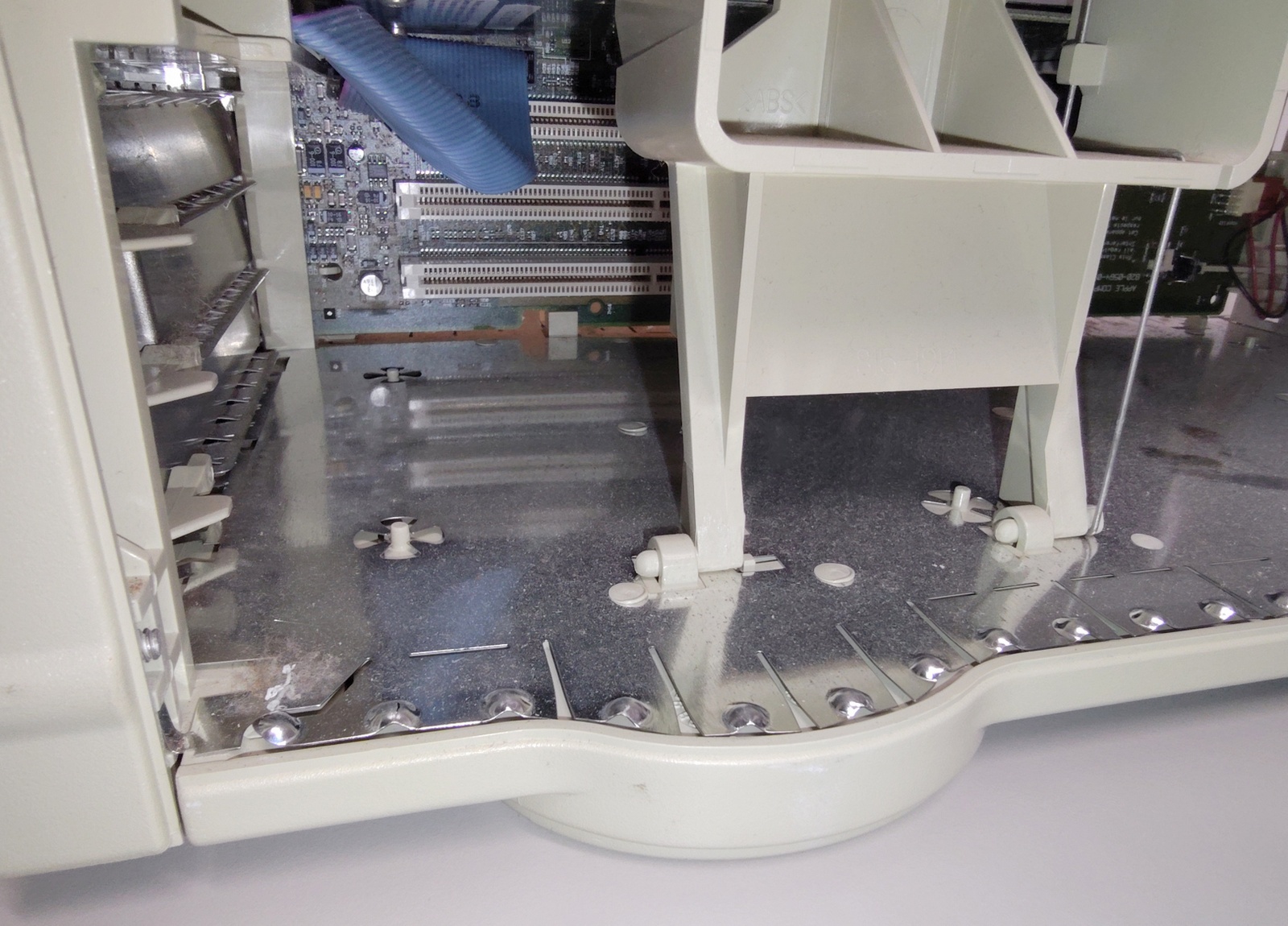 Apple Power Macintosh PowerMac 8500/120 120MHz PowerPC 604 50MB RAM 1GB SCSI HDD - Image 13