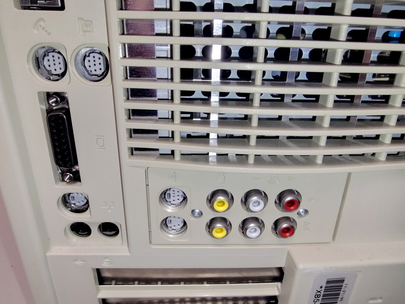 Apple Power Macintosh PowerMac 8500/120 120MHz PowerPC 604 50MB RAM 1GB SCSI HDD - Image 21