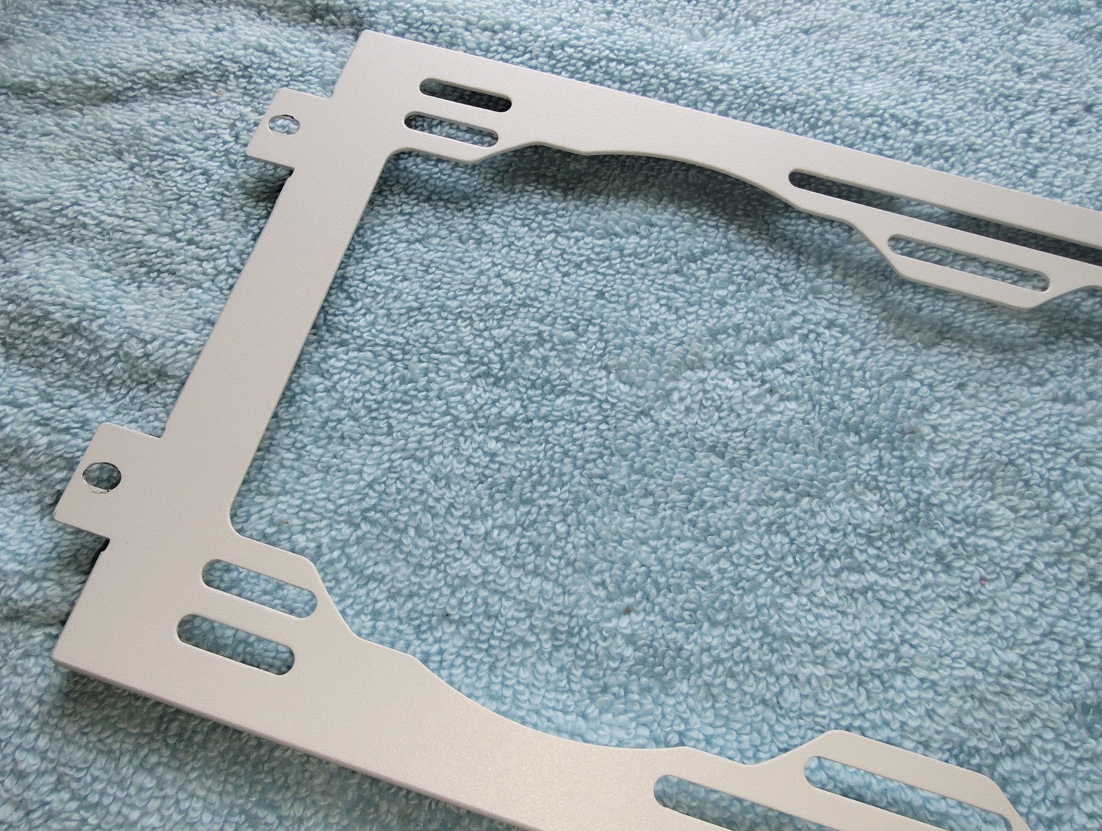 White Metal Side Cooling Fan Bracket Holder for Corsair 2000D Airflow Desktop Case - Image 4