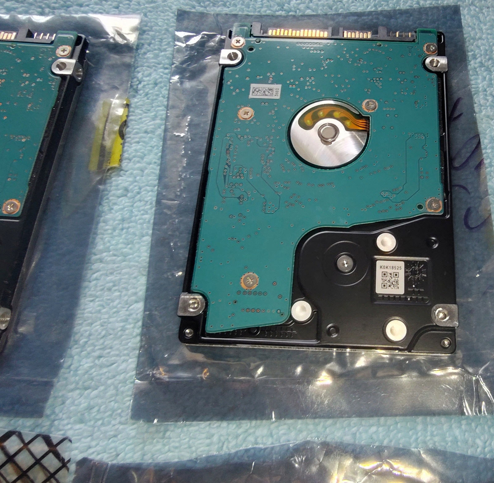 Lot of 4 500GB Notebook Laptop 2.5" SATA Hard Disk Drives Toshiba MQ01ACF050 - Image 8