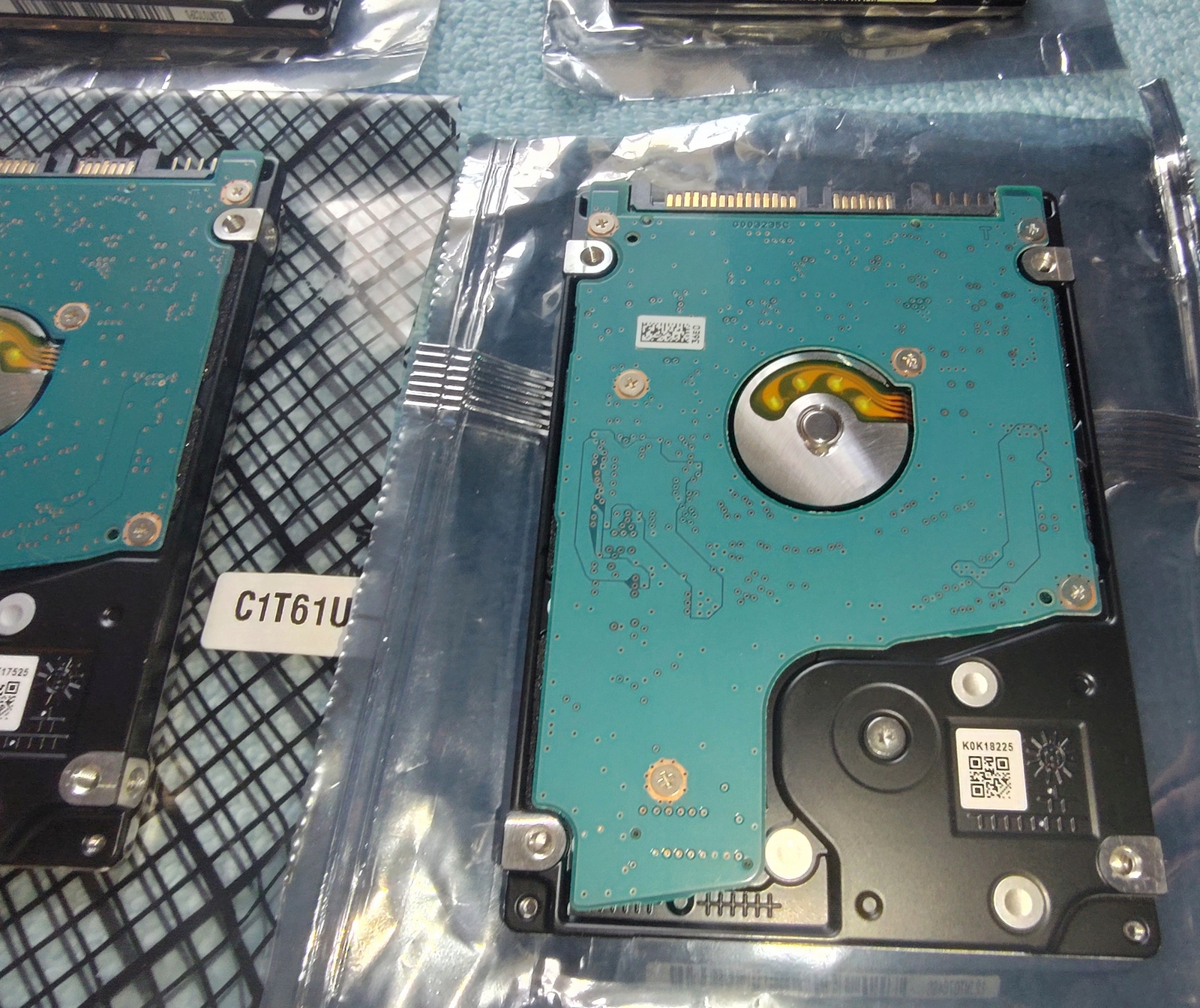 Lot of 4 500GB Notebook Laptop 2.5" SATA Hard Disk Drives Toshiba MQ01ACF050 - Image 9