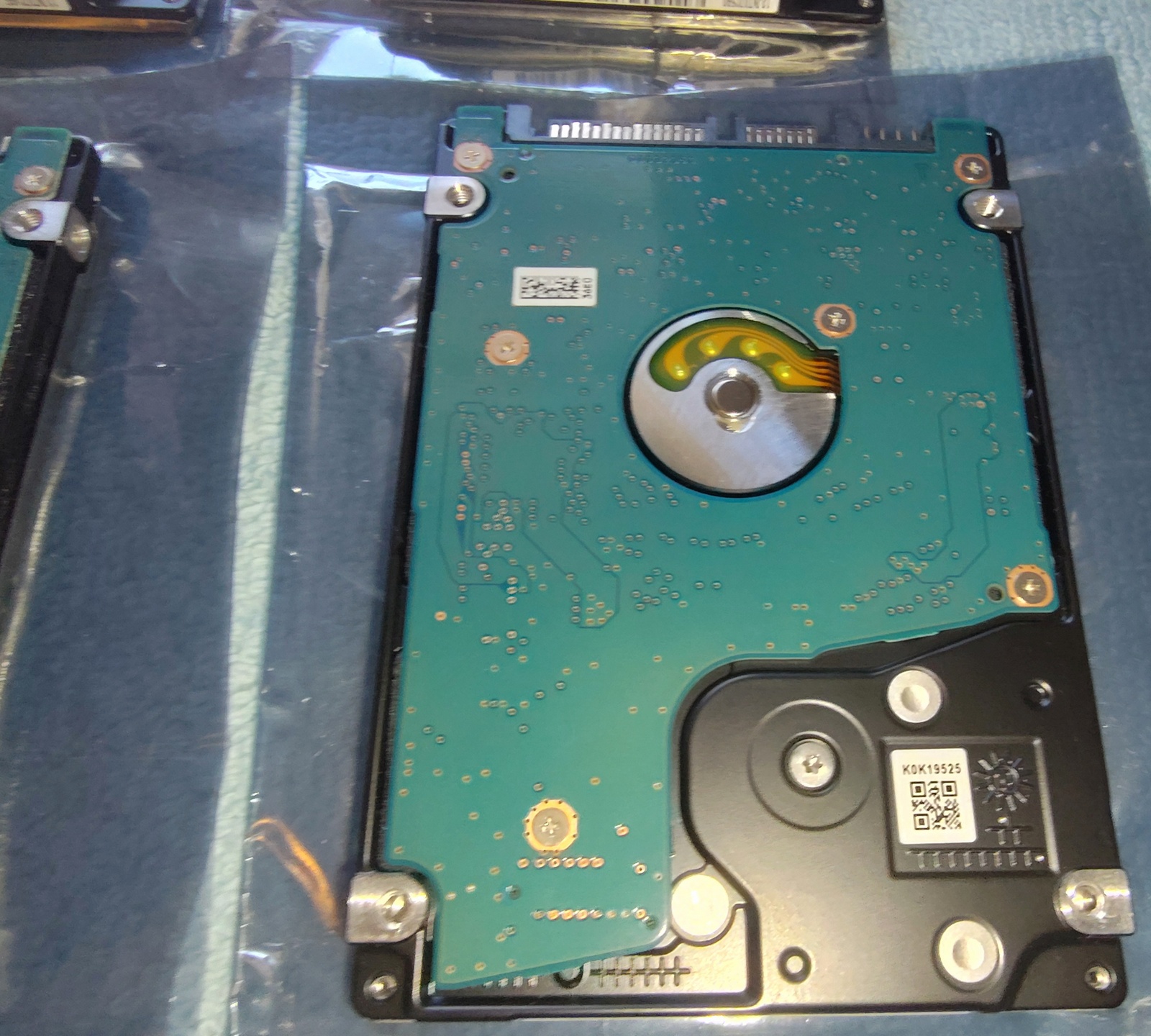 Lot of 4 500GB Notebook Laptop 2.5" SATA Hard Disk Drives Toshiba MQ01ACF050 - Image 9