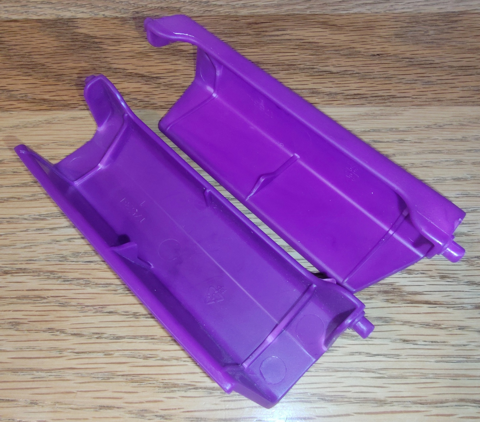 Sterilite Sweet Plum ClearView Latch 62L Plastic Clipping Handles Closers 1753-L